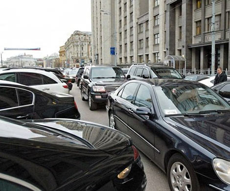 Госдума просит у Минфина по 700 тысяч рублей на служебный транспорт каждому депутату