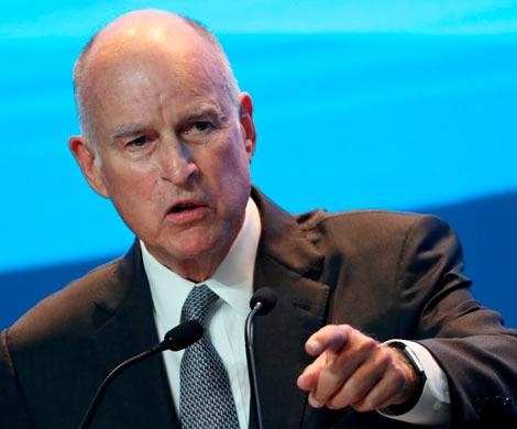 Губернатор Калифорнии пообещал помощь со студенческими визами