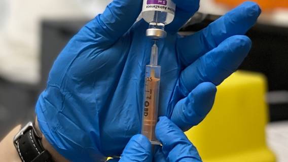 Испания призвала Шанхай прояснить правила въезда в город для вакцинированных