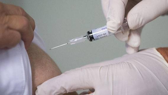 Испытания коронавирусной вакцины Johnson & Johnson приостановлены из-за необъяснимого заболевания одного из участников