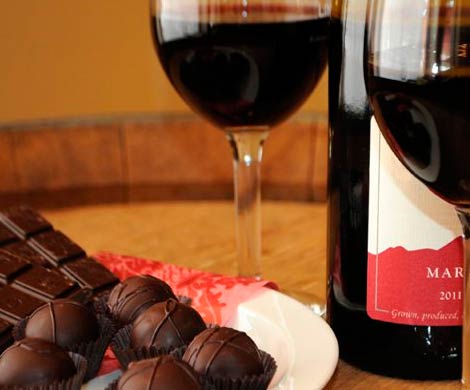 Исследователи развеяли миф о том, что шоколад и красное вино продлевают жизнь