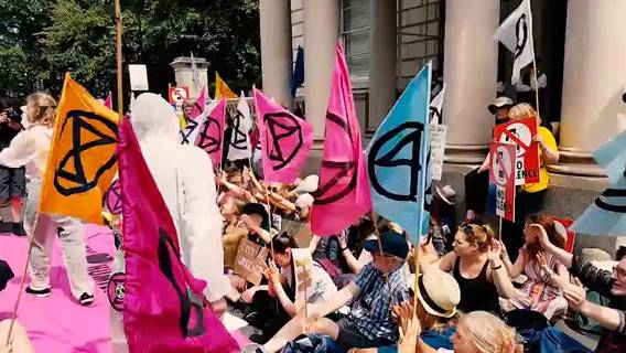 Кандидатку в мэры Лондона арестовали из-за участия в акции Extinction Rebellion Кандидатку в мэры Лондона арестовали из-за участия в акции Extinction Rebellion