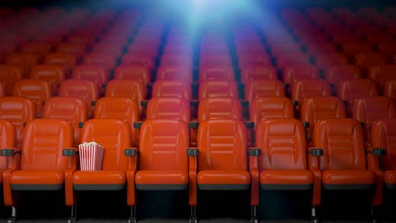 Кинотеатры AMC и Cinemark не собираются закрываться на время пандемии, несмотря на закрытие Regal