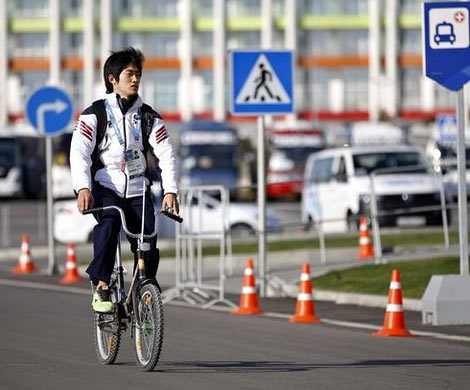 Китаец, который хотел встретить Новый год дома, месяц ехал на велосипеде не в том направлении