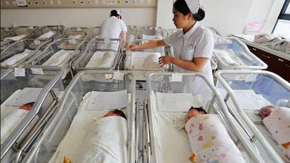Китай может отменить все ограничения на рождение детей к 2025 году