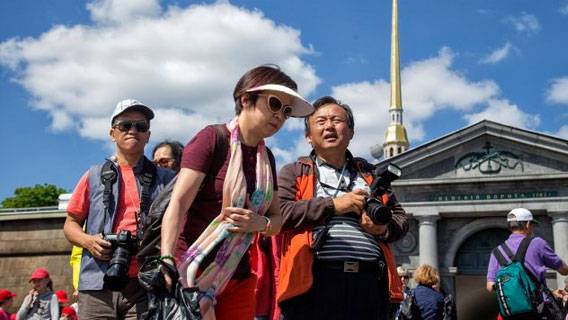 Китайские туристы сократили расходы во время праздника Дня труда из-за коронавируса