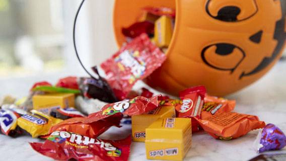 Компания Hershey заявила, что не сможет удовлетворить спрос на конфеты к Хэллоуину в этом году