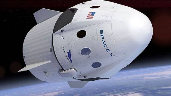 Корабль SpaceX вернул четырех космических туристов на землю с орбиты