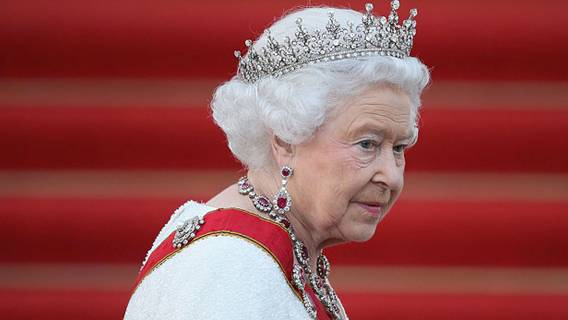 Королева вернулась к выполнению обязанностей через несколько дней после потери мужа, принца Филиппа