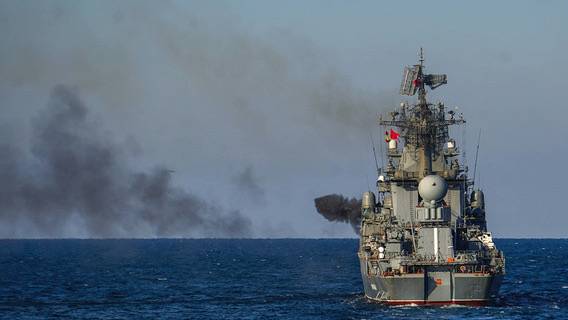 Крейсер «Москва» остался на плаву