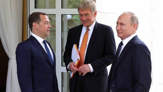 Кремль решится на гамбит: политолог назвал неожиданные итоги передачи власти в РФ Кремль решится на гамбит: политолог назвал неожиданные итоги передачи власти в РФ