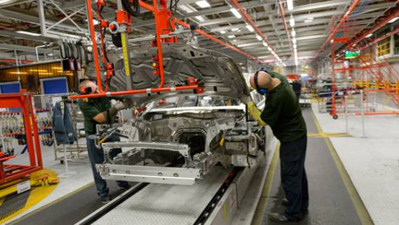 Крупные автомобильные компании сократили производство из-за хаоса с нехваткой запчастей Крупные автомобильные компании сократили производство из-за хаоса с нехваткой запчастей
