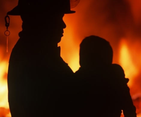 Крымчанин вынес на руках трех малышей из горящего дома‍