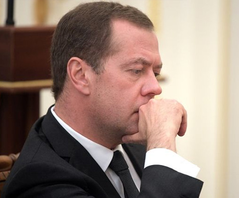 Куда исчезает Медведев в сложных ситуациях?