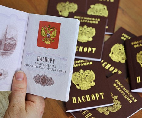 Куда уходят деньги россиян: выдача паспортов жителям ДНР и ЛНР может обойтись в 100-175 миллиардов