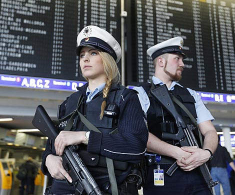 Летевший на Ибицу британец покусал полицейского в аэропорту