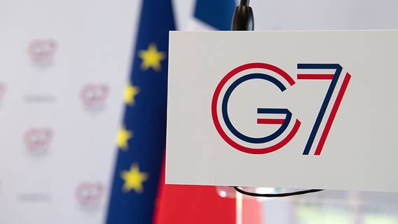 Лидеров G7 будет охранять фрегат, вертолеты и бронированный «Кадиллак» Лидеров G7 будет охранять фрегат, вертолеты и бронированный «Кадиллак»