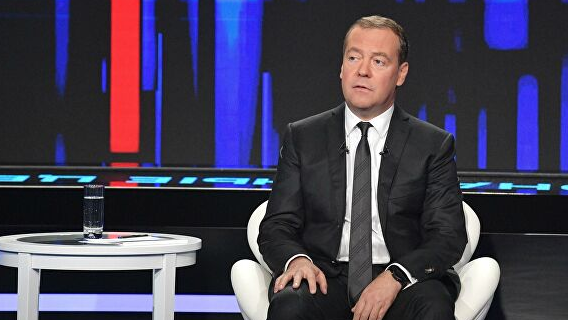 «Лучше бы он совсем не работал»: эксперт раскритиковал слова Медведева о переходе на четырехдневку «хоть завтра»