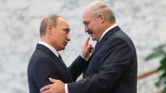 Лукашенко: Путин не будет цепляться за власть посиневшими руками