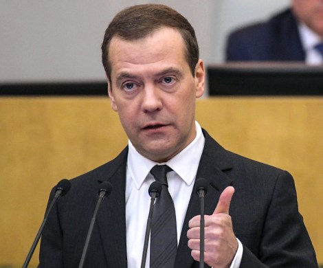 Маткапитал разрешат тратить на другие цели: Медведев идею поддержал