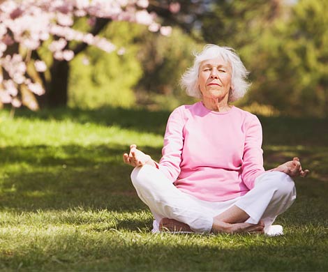 Медитация избавит пожилых людей от бессонницы
