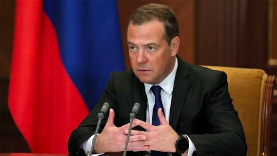 Медведев назвал уходящий год сложным и драматичным Медведев назвал уходящий год сложным и драматичным