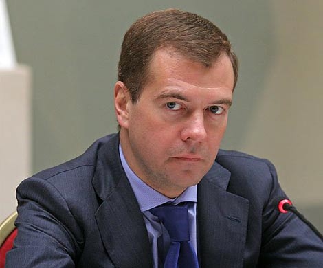 Медведев: ситуация в легпроме непростая Медведев: ситуация в легпроме непростая