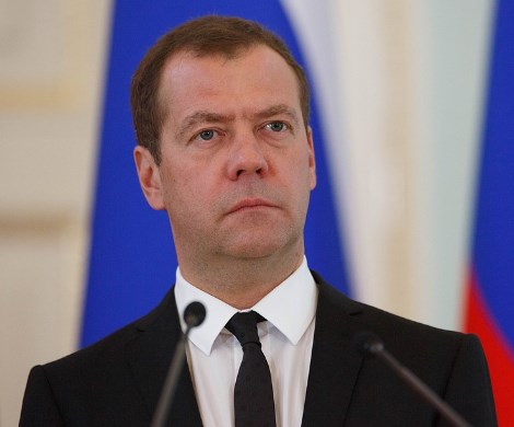 Медведев снова «обидел» врачей и учителей?