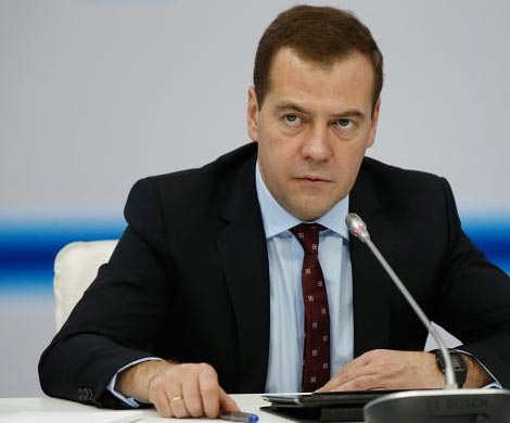 Медведев считает необходимым вовлечение в хозяйственный оборот бесхозных дорог