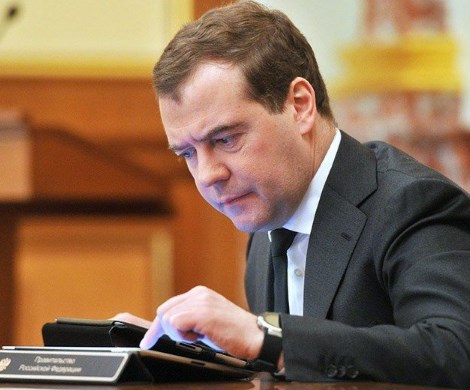 «Медведев хочет социального взрыва»: Путину пожаловались на правительство