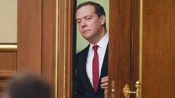 «Медведев хочет в президенты»: эксперт рассказал о скрытой цели пенсионной реформы «Медведев хочет в президенты»: эксперт рассказал о скрытой цели пенсионной реформы
