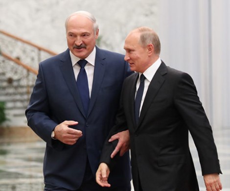 Между Путиным и Трампом: Лукашенко снова мечется по полюсам