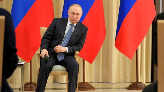 Михаил Хазин: Путину во избежание катастрофы необходимо менять политику Михаил Хазин: Путину во избежание катастрофы необходимо менять политику