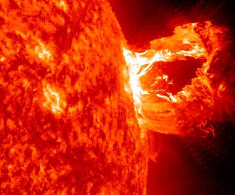 Мощная вспышки Солнце привела к ухудшению связи на Земле 