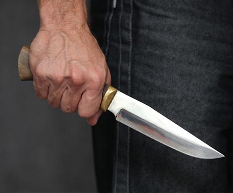 Мужчина с ножом требовал от москвички 200 рублей и убежал после отказа