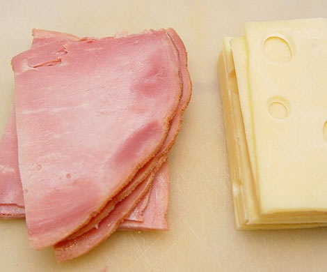 Мясо и сыр уничтожают иммунитет человека