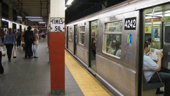 Мэр Нью-Йорка призвал крупных топ-менеджеров города ездить на работу на метро