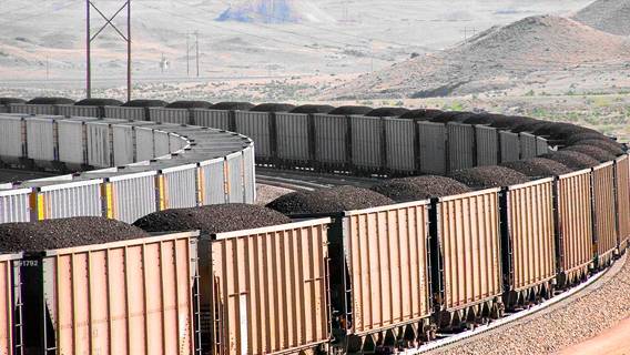 На грузовых железных дорогах США растет угроза забастовки, которая может ударить по репутации Байдена