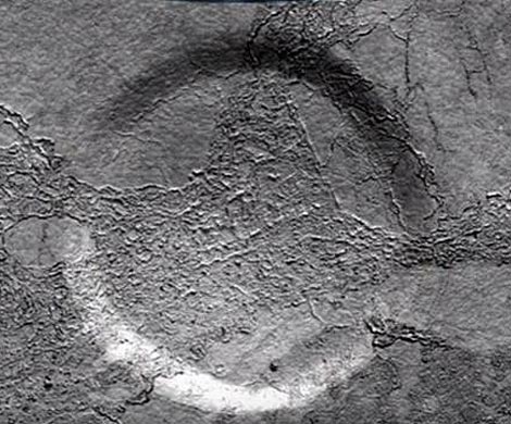 На Марсе обнаружены следы посадки летающей тарелки