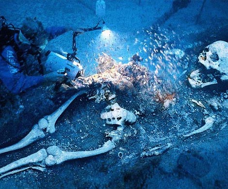 На месте крушения древнего корабля близ Антикитера найден человеческий скелет