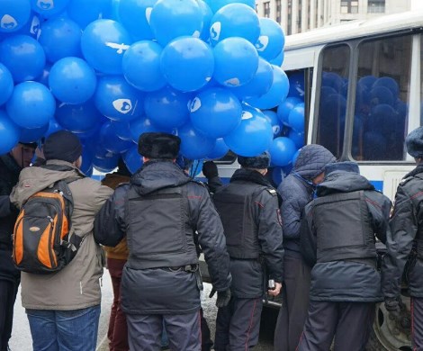 На митинге в Москве полиция арестовала шарики, назвав их беспилотниками