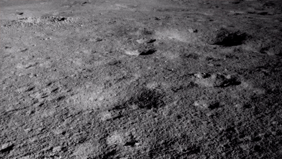 На обратной стороне Луны обнаружено загадочное вещество