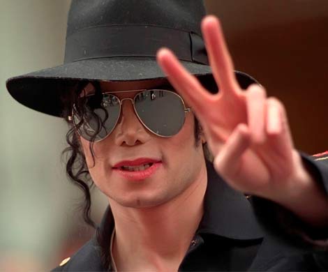 На покойного Майкла Джексона подали в суд за сексуальные домогательства