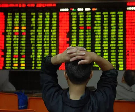 На Шанхайской бирже максимальный за 8 лет обвал