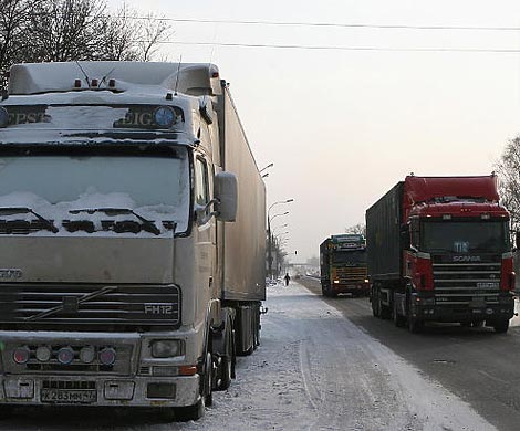 На Украине активисты не пропускают российские грузовики в Европу