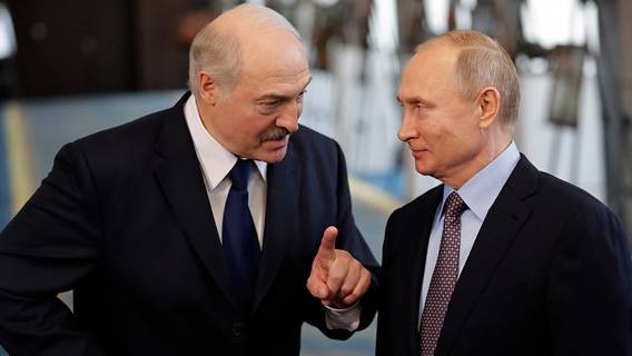 «Наш бронепоезд стоит на запасном пути»: Путин и Лукашенко держат интригу по поводу Украины