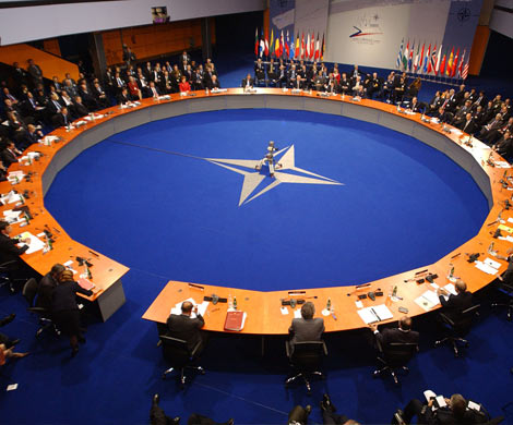 НАТО: Москва поставляет Донбассу тяжелое вооружение