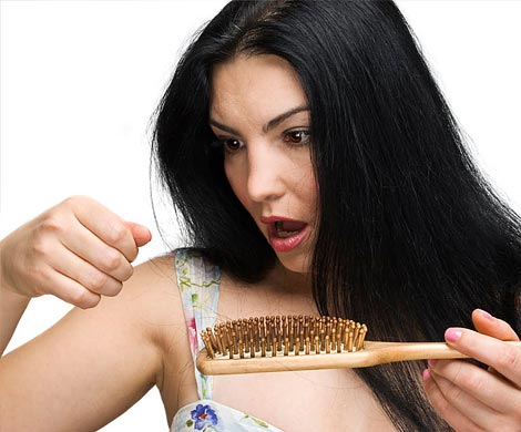 Названы 5 самых эффективных масел против выпадения волос