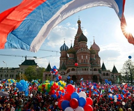 Не больше 1-2 дней: в России предложили сократить майские праздники