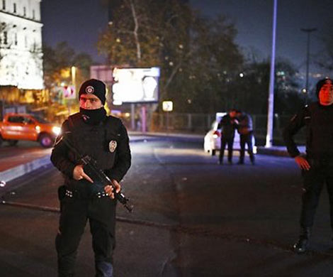 Неизвестный открыл огонь у посольства США в Анкаре